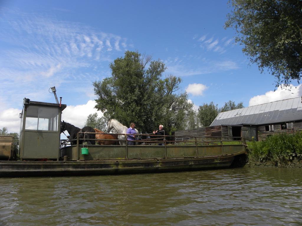 De Brabantse Biesbosch Hotel Werkendam Exterior photo