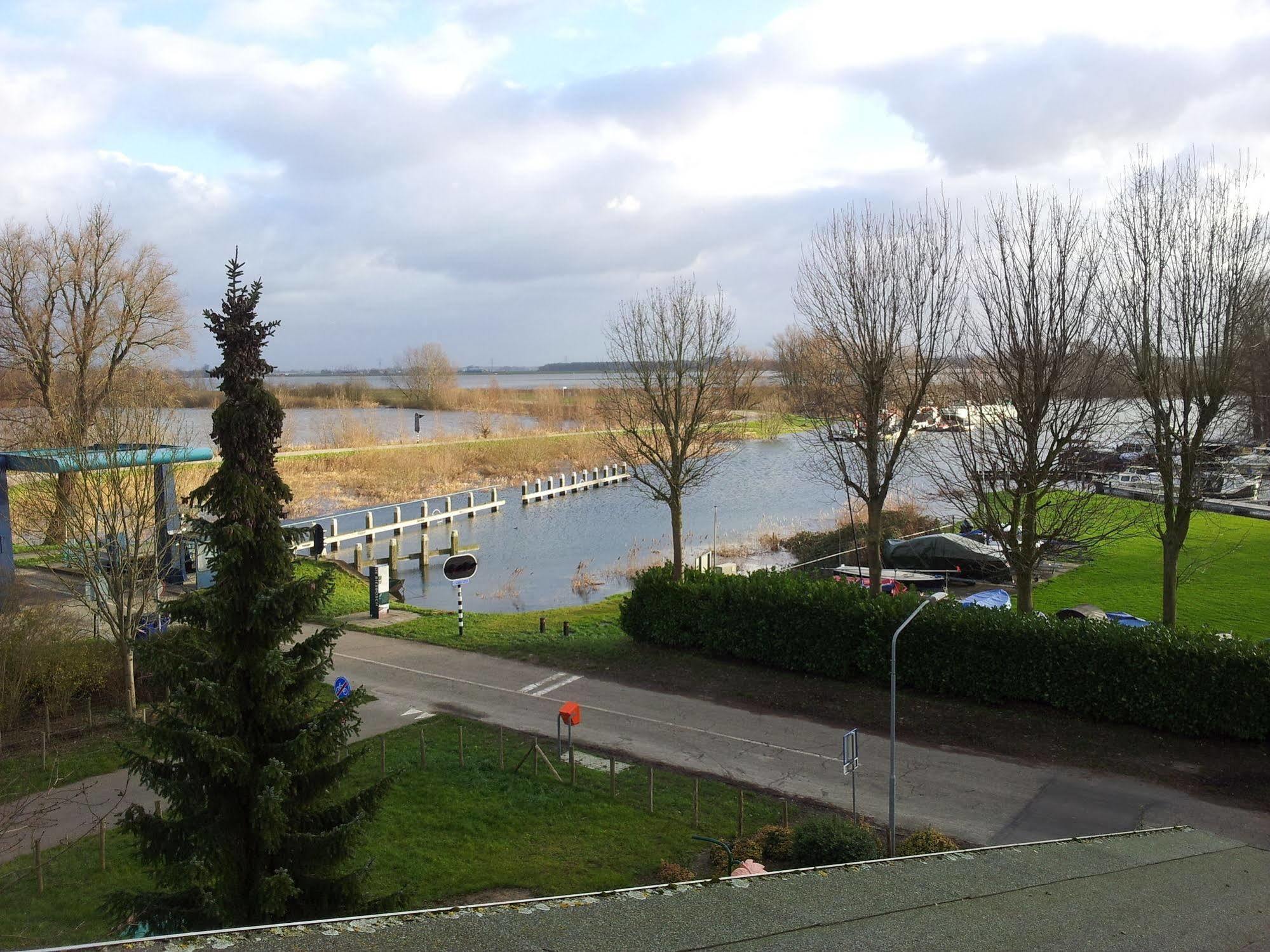 De Brabantse Biesbosch Hotel Werkendam Exterior photo